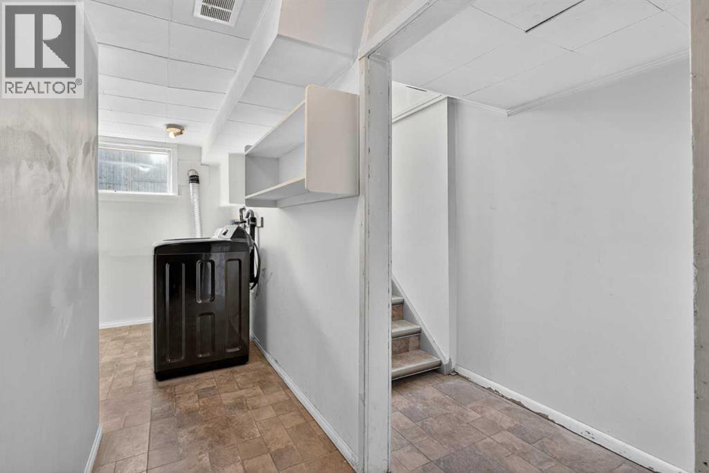 Basement hallway - 5923 Centre Street Nw, Calgary, AB - Indoor Photo Showing Other Room