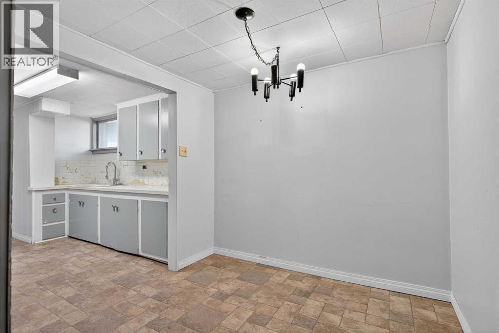 5923 Centre Street Nw, Calgary, AB - Indoor