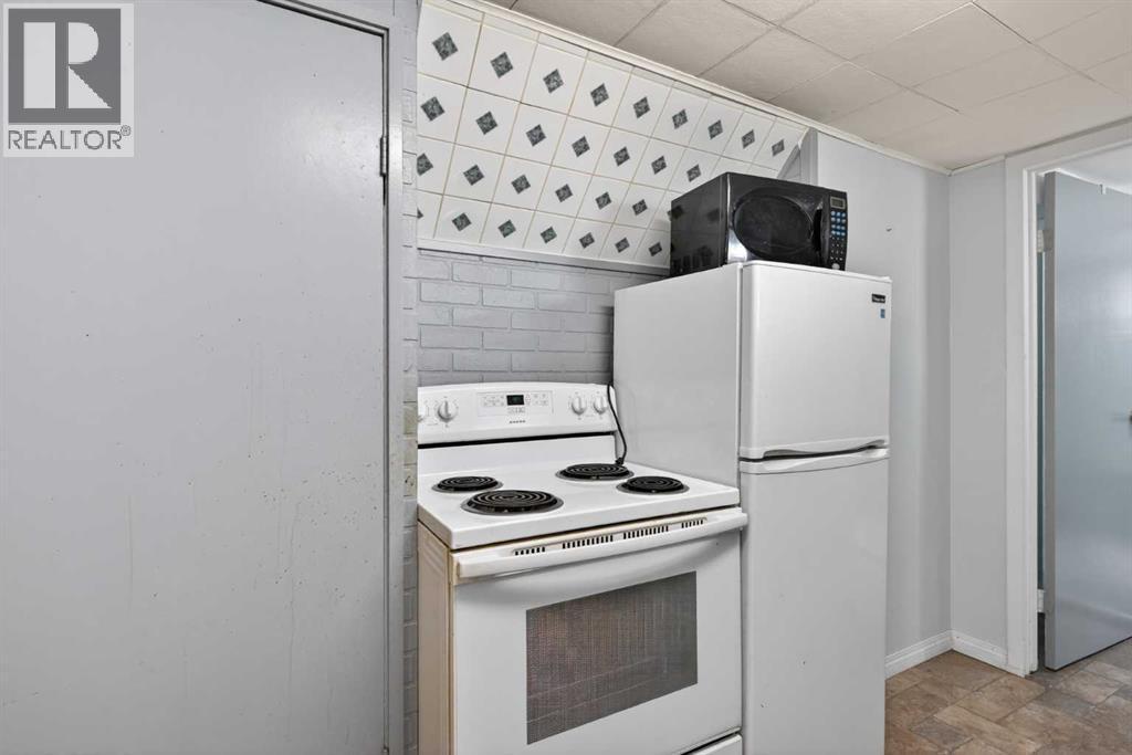 Basement Kitchen - 5923 Centre Street Nw, Calgary, AB - Indoor