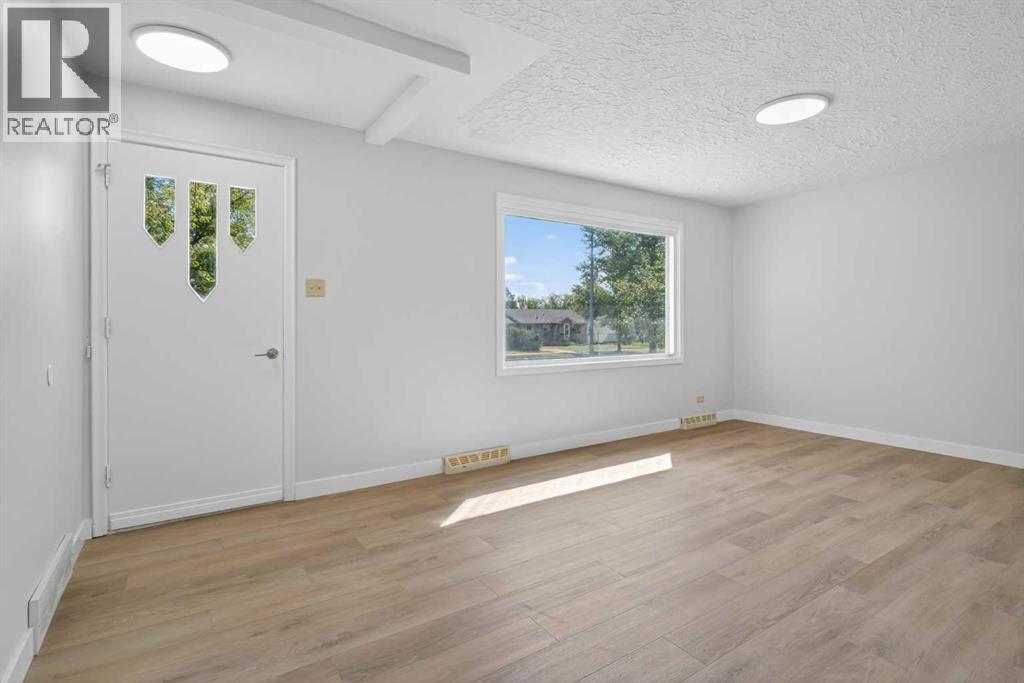 Entrance - 5923 Centre Street Nw, Calgary, AB - Indoor Photo Showing Other Room