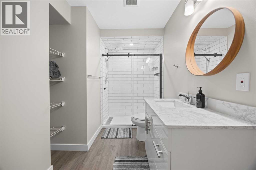 Full bathroom - Basement - 80 Wolf Gate, Okotoks, AB - Indoor Photo Showing Bathroom