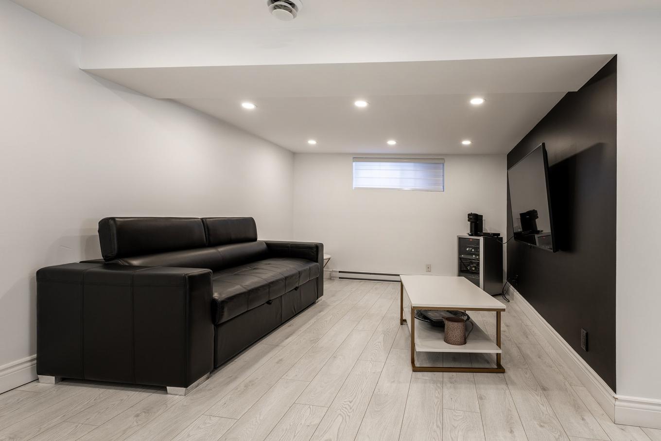 Salle familiale - 12247 Rue Emmanuel-Briffa, Montréal (Rivière-Des-Prairies/Pointe-Aux-Trembles), QC - Indoor Photo Showing Other Room