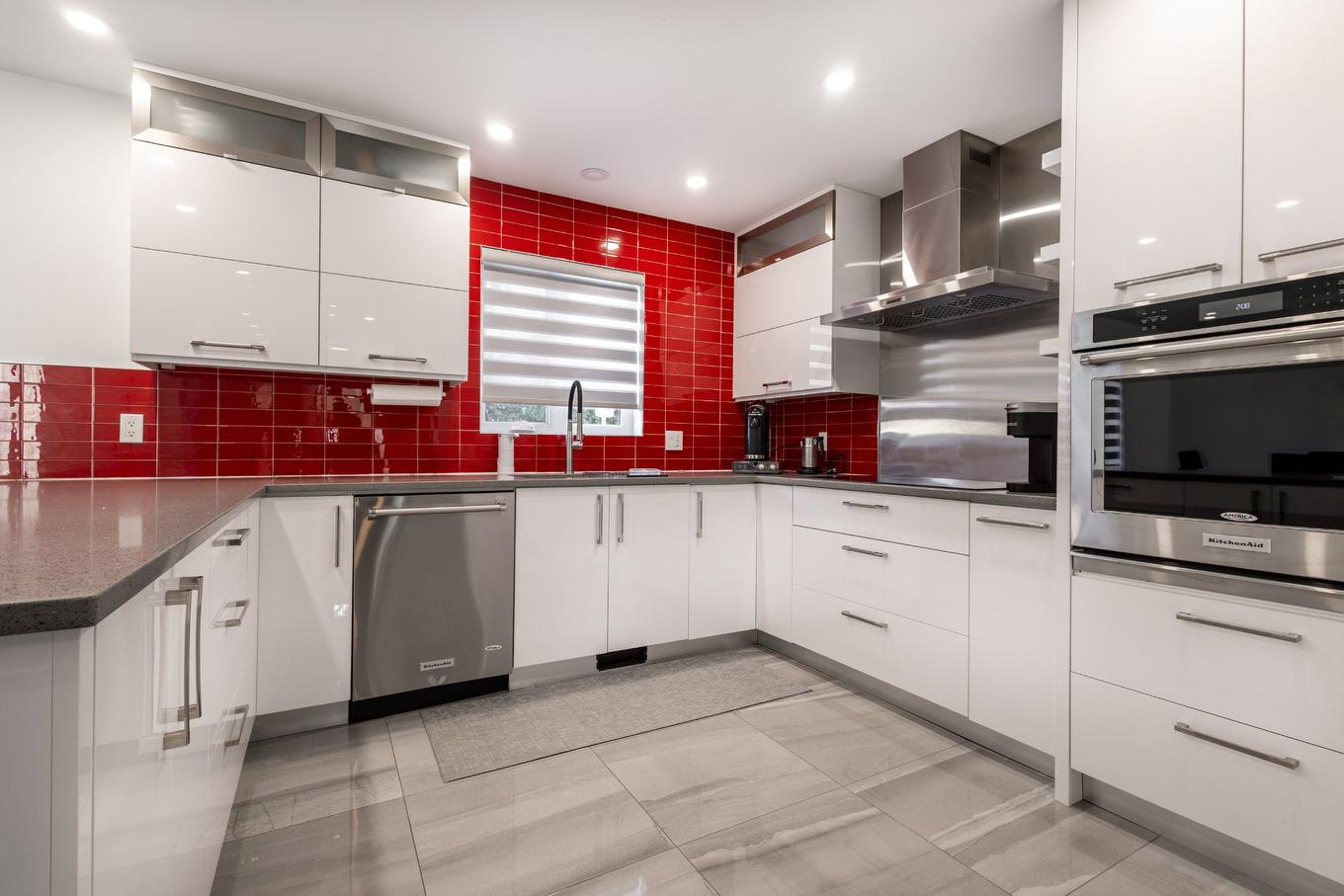 Cuisine - 12247 Rue Emmanuel-Briffa, Montréal (Rivière-Des-Prairies/Pointe-Aux-Trembles), QC - Indoor Photo Showing Kitchen With Upgraded Kitchen