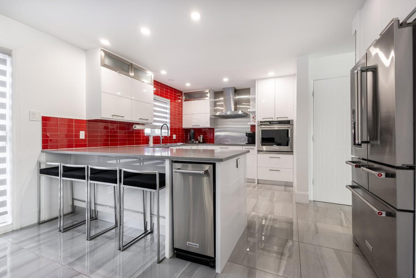 Cuisine - 12247 Rue Emmanuel-Briffa, Montréal (Rivière-Des-Prairies/Pointe-Aux-Trembles), QC - Indoor Photo Showing Kitchen With Upgraded Kitchen