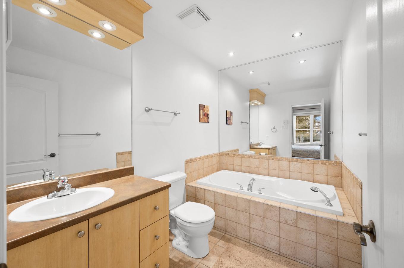 Salle de bains attenante à la CCP - 112 Ch. Louis-Dufour, Saint-Sauveur, QC - Indoor Photo Showing Bathroom