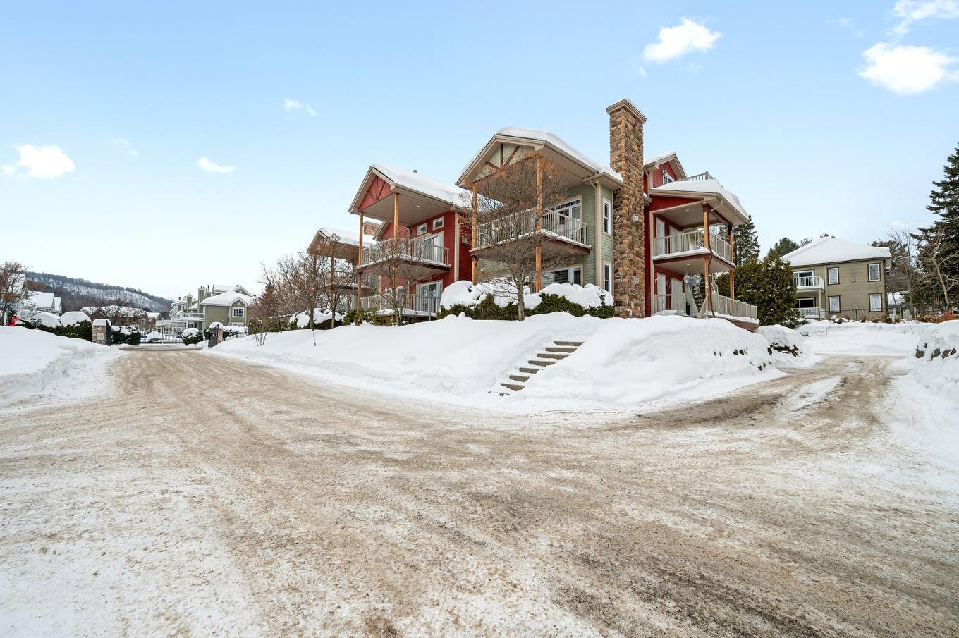 Façade - 112 Ch. Louis-Dufour, Saint-Sauveur, QC - Outdoor With Facade