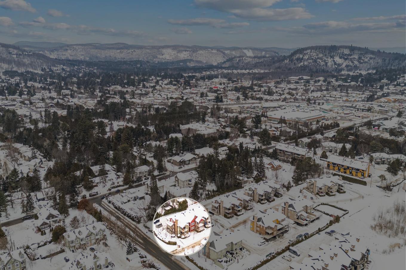 Photo aérienne - 112 Ch. Louis-Dufour, Saint-Sauveur, QC - Outdoor With View