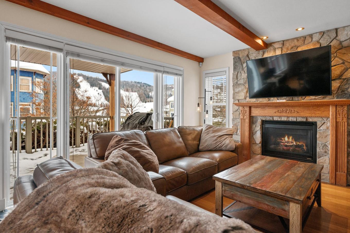 Salon - 112 Ch. Louis-Dufour, Saint-Sauveur, QC - Indoor Photo Showing Living Room With Fireplace