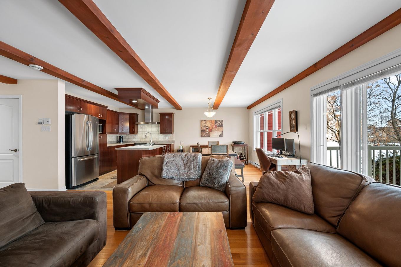 Salon - 112 Ch. Louis-Dufour, Saint-Sauveur, QC - Indoor Photo Showing Living Room