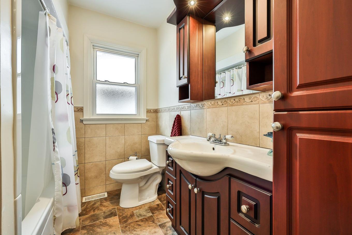 Bathroom - 611 Rue Kenny, Gatineau (Buckingham), QC - Indoor Photo Showing Bathroom