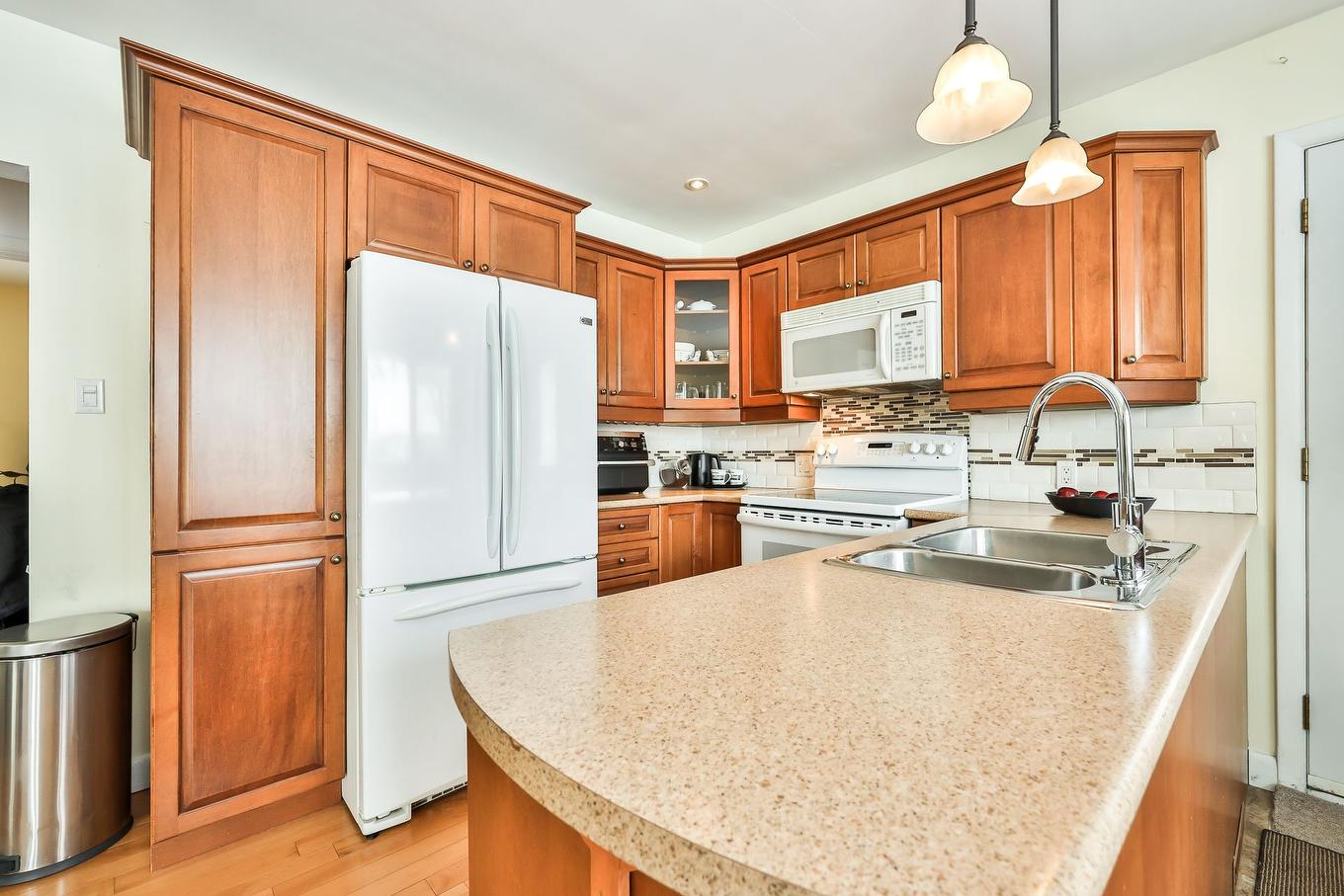 Kitchen - 611 Rue Kenny, Gatineau (Buckingham), QC - Indoor Photo Showing Kitchen With Double Sink