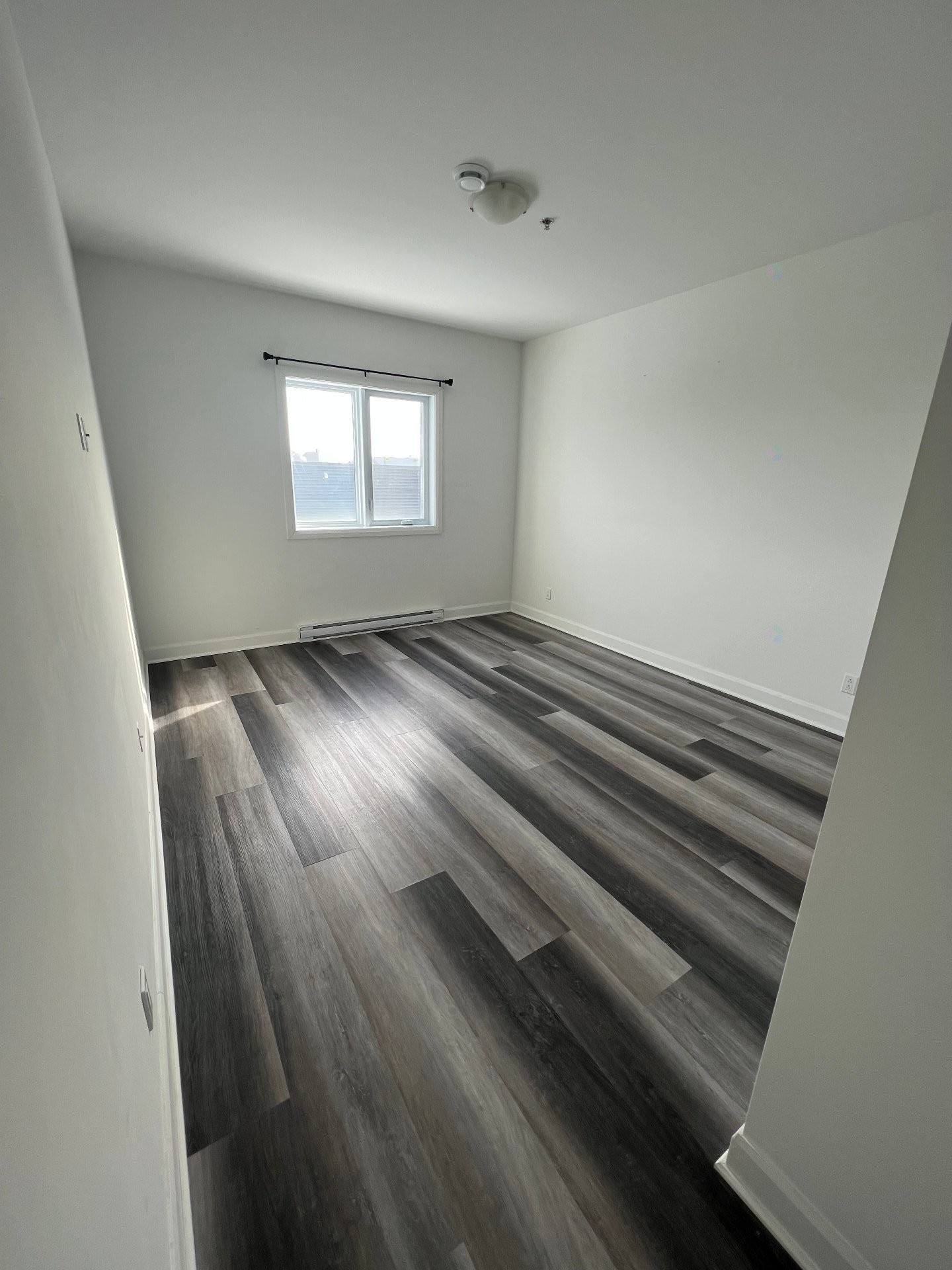 Chambre à coucher - 301-4736 Boul. St-Jean, Montréal (Pierrefonds-Roxboro), QC - Indoor Photo Showing Other Room