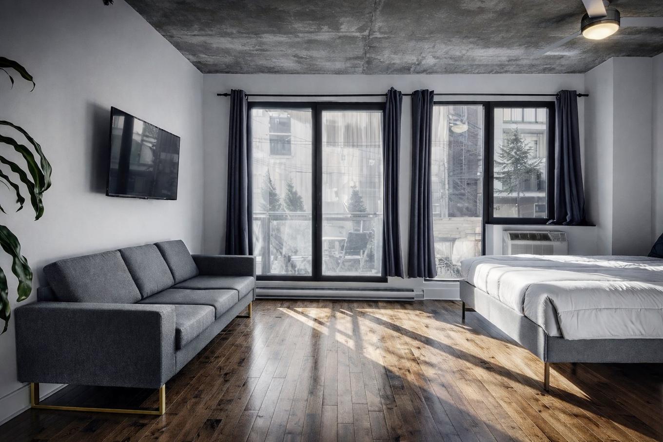 Salon - 110-3810 Rue St-Antoine O., Montréal (Le Sud-Ouest), QC - Indoor