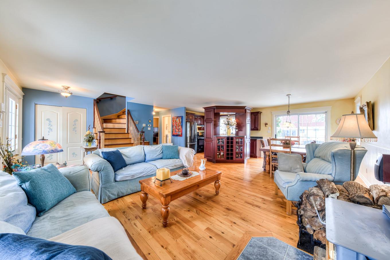 Salon - 20 Rue Brosseau, Saint-Basile-Le-Grand, QC - Indoor Photo Showing Living Room