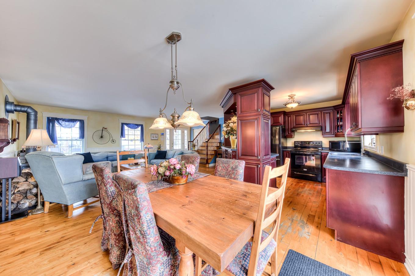 Salle à manger - 20 Rue Brosseau, Saint-Basile-Le-Grand, QC - Indoor Photo Showing Dining Room