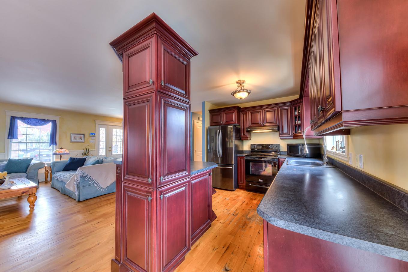 Cuisine - 20 Rue Brosseau, Saint-Basile-Le-Grand, QC - Indoor