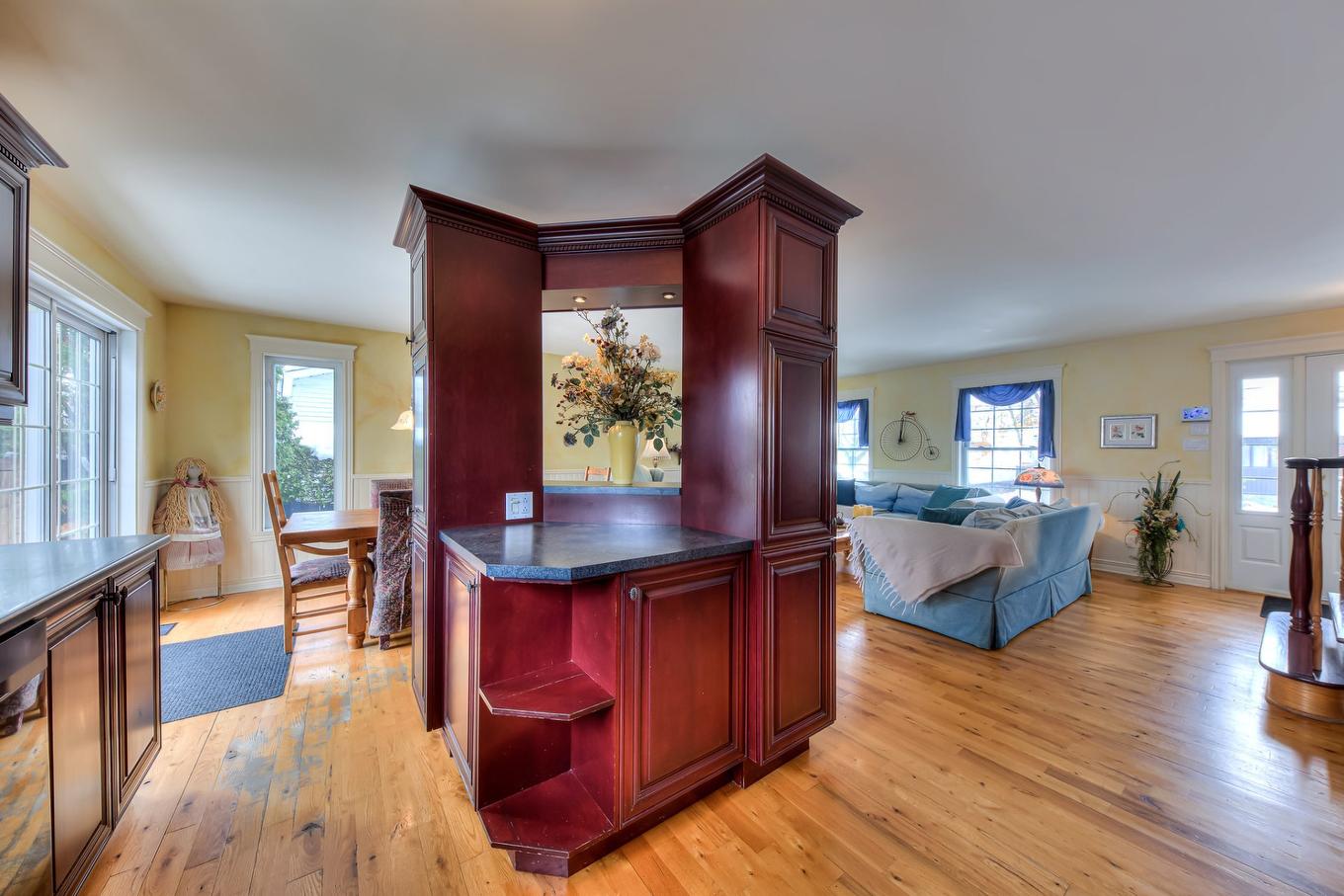 Cuisine - 20 Rue Brosseau, Saint-Basile-Le-Grand, QC - Indoor