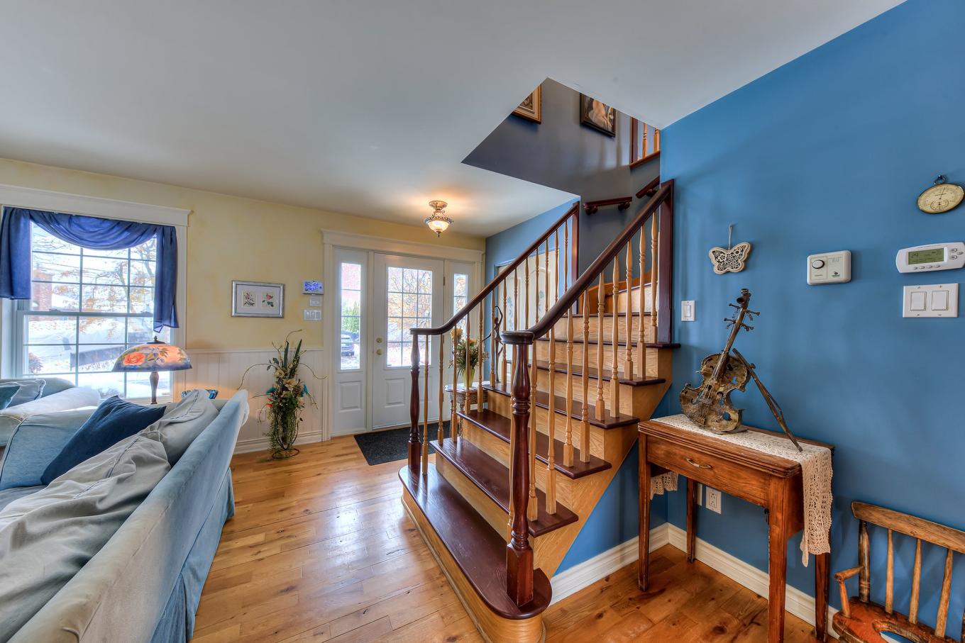 Escalier - 20 Rue Brosseau, Saint-Basile-Le-Grand, QC - Indoor