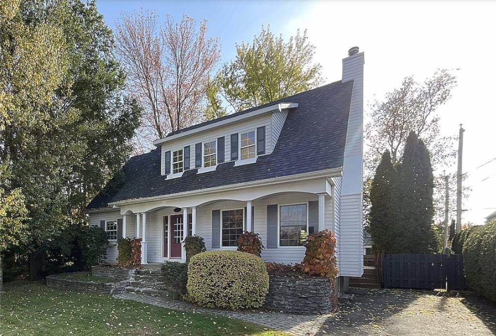 Façade - 20 Rue Brosseau, Saint-Basile-Le-Grand, QC - Outdoor With Deck Patio Veranda With Facade