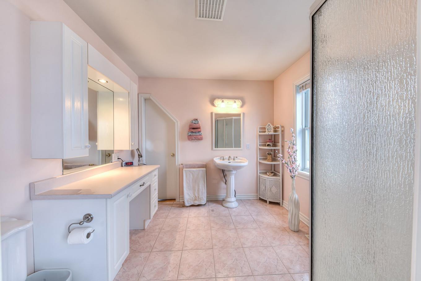 Salle de bains attenante à la CCP - 20 Rue Brosseau, Saint-Basile-Le-Grand, QC - Indoor Photo Showing Bathroom