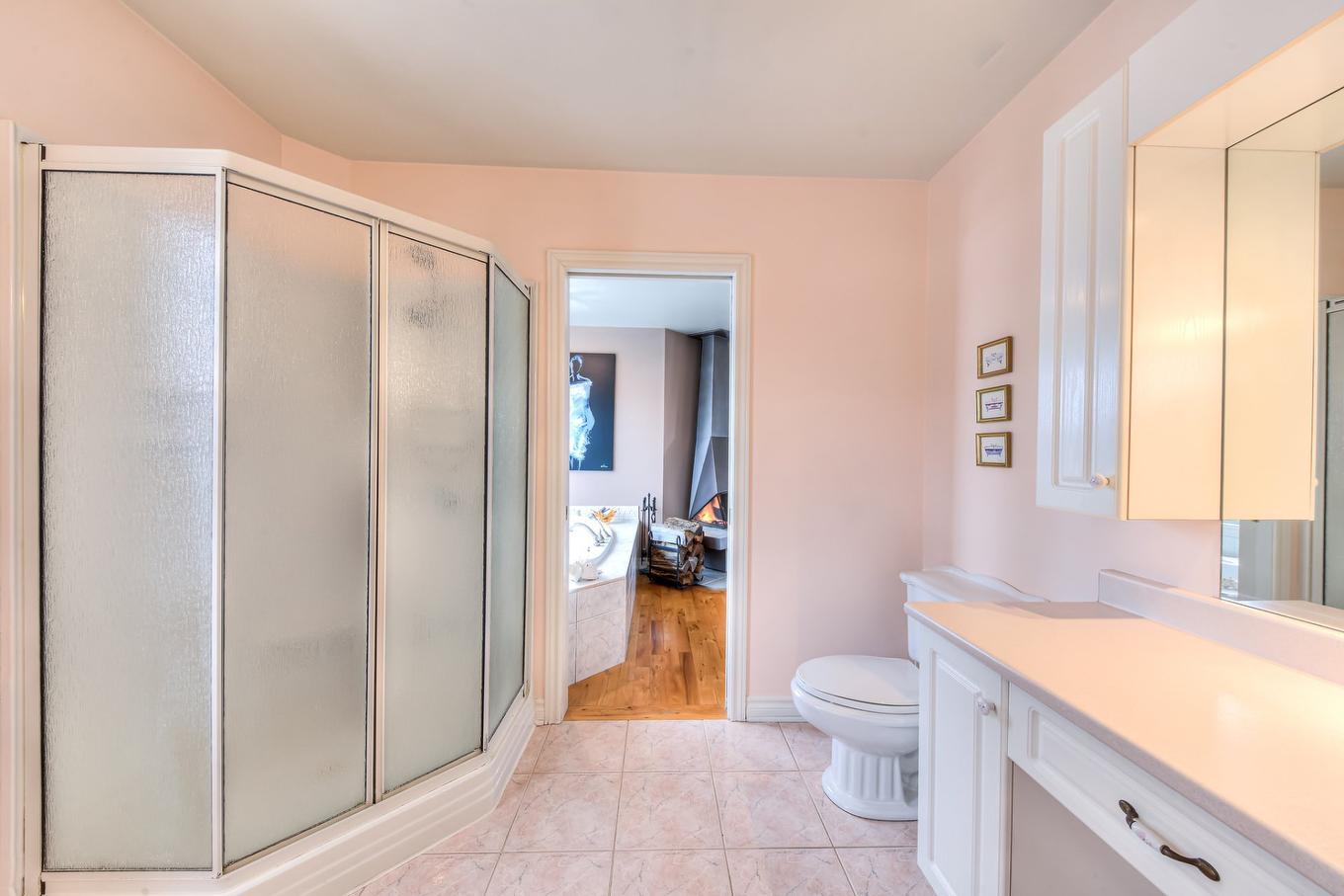 Salle de bains attenante à la CCP - 20 Rue Brosseau, Saint-Basile-Le-Grand, QC - Indoor Photo Showing Bathroom