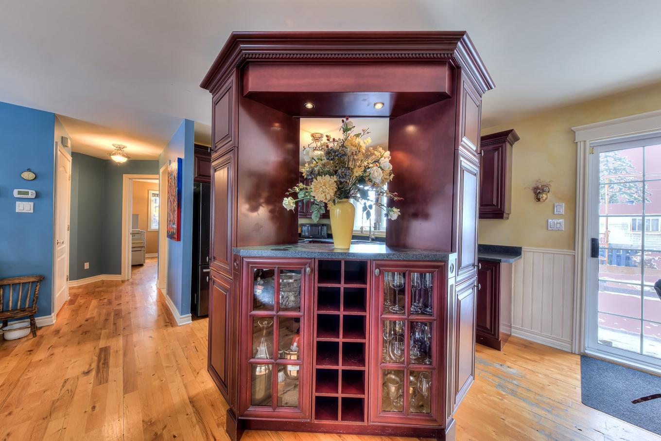 Cuisine - 20 Rue Brosseau, Saint-Basile-Le-Grand, QC - Indoor Photo Showing Other Room