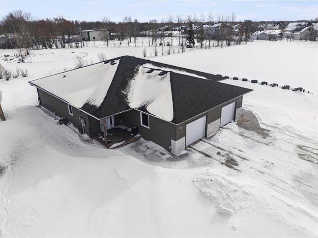 77 Amberfield Dr, Mitchell, MB