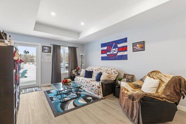 77 Amberfield Dr, Mitchell, MB