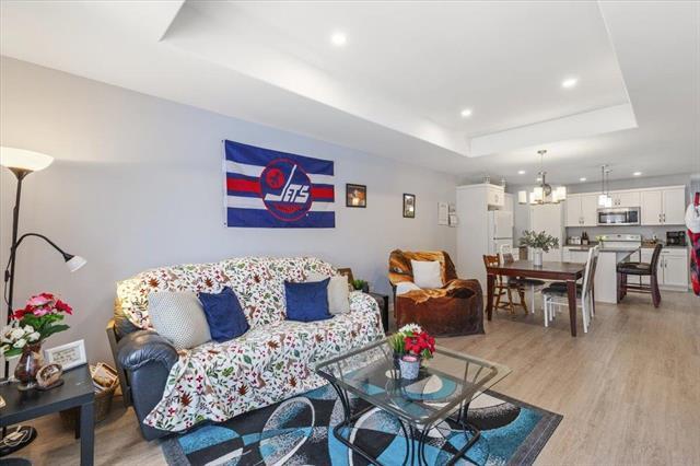 77 Amberfield Dr, Mitchell, MB