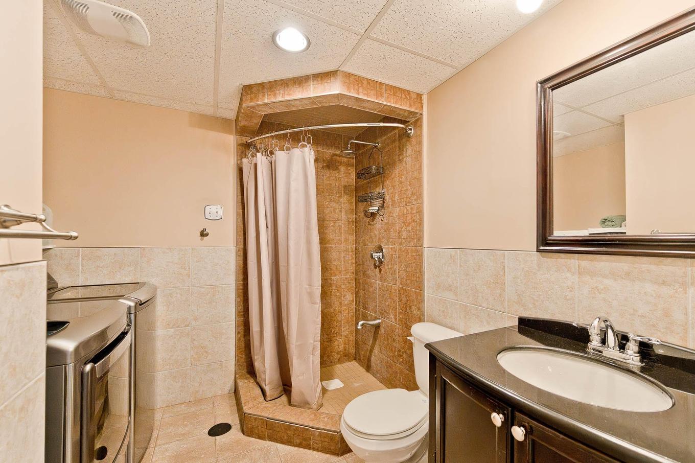 Salle de bains - 43 Rue Roger-Boisvert, Sherbrooke (Fleurimont), QC - Indoor Photo Showing Bathroom