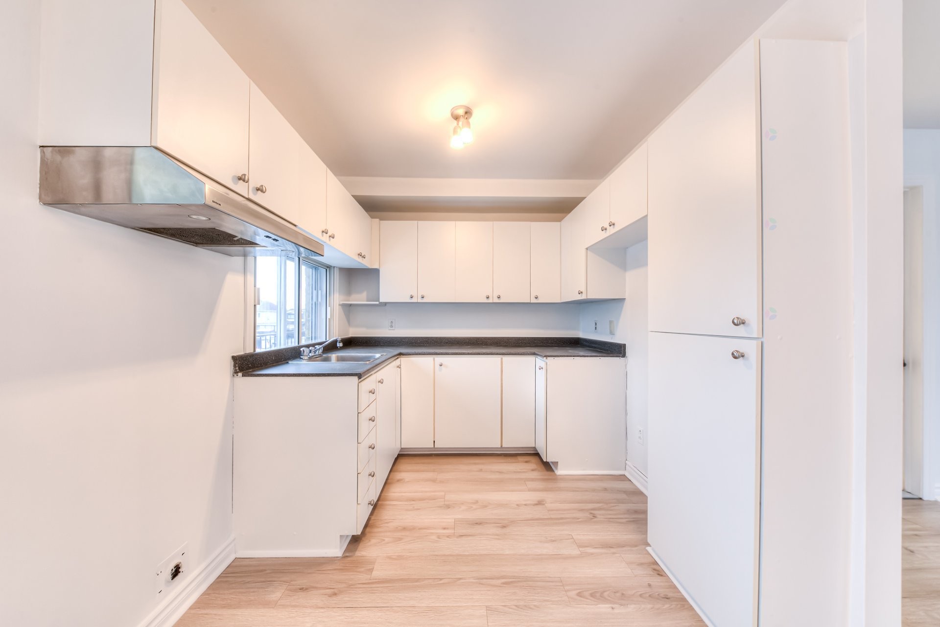 Cuisine - 200 Rue De Manthet, Laval (Sainte-Rose), QC - Indoor Photo Showing Kitchen With Double Sink