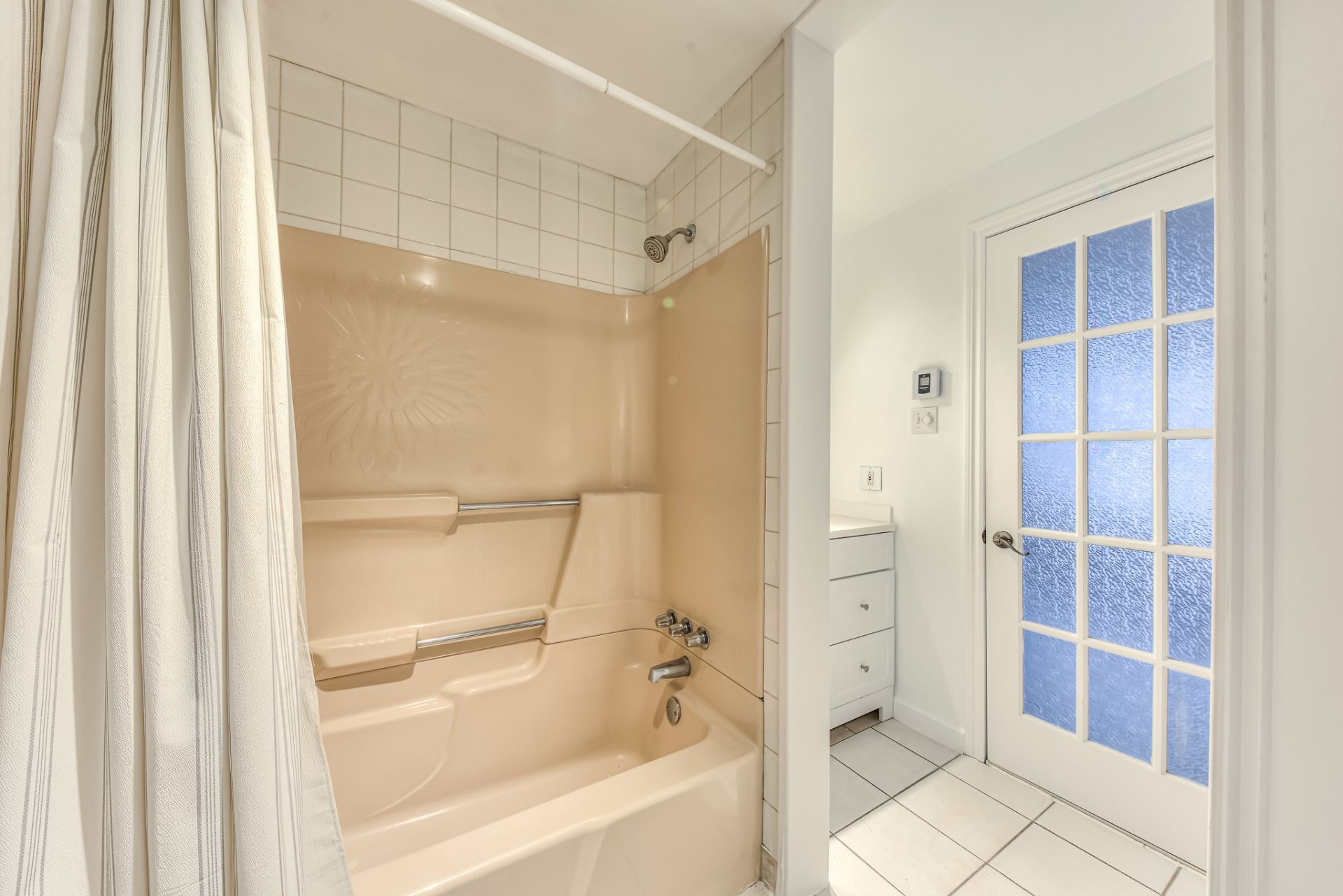 Salle de bains - 200 Rue De Manthet, Laval (Sainte-Rose), QC - Indoor Photo Showing Bathroom