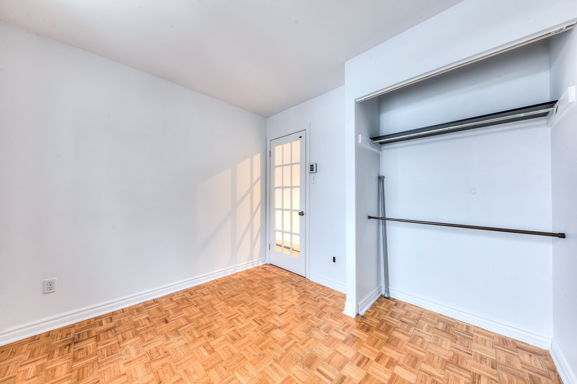 Chambre à coucher - 200 Rue De Manthet, Laval (Sainte-Rose), QC - Indoor Photo Showing Other Room