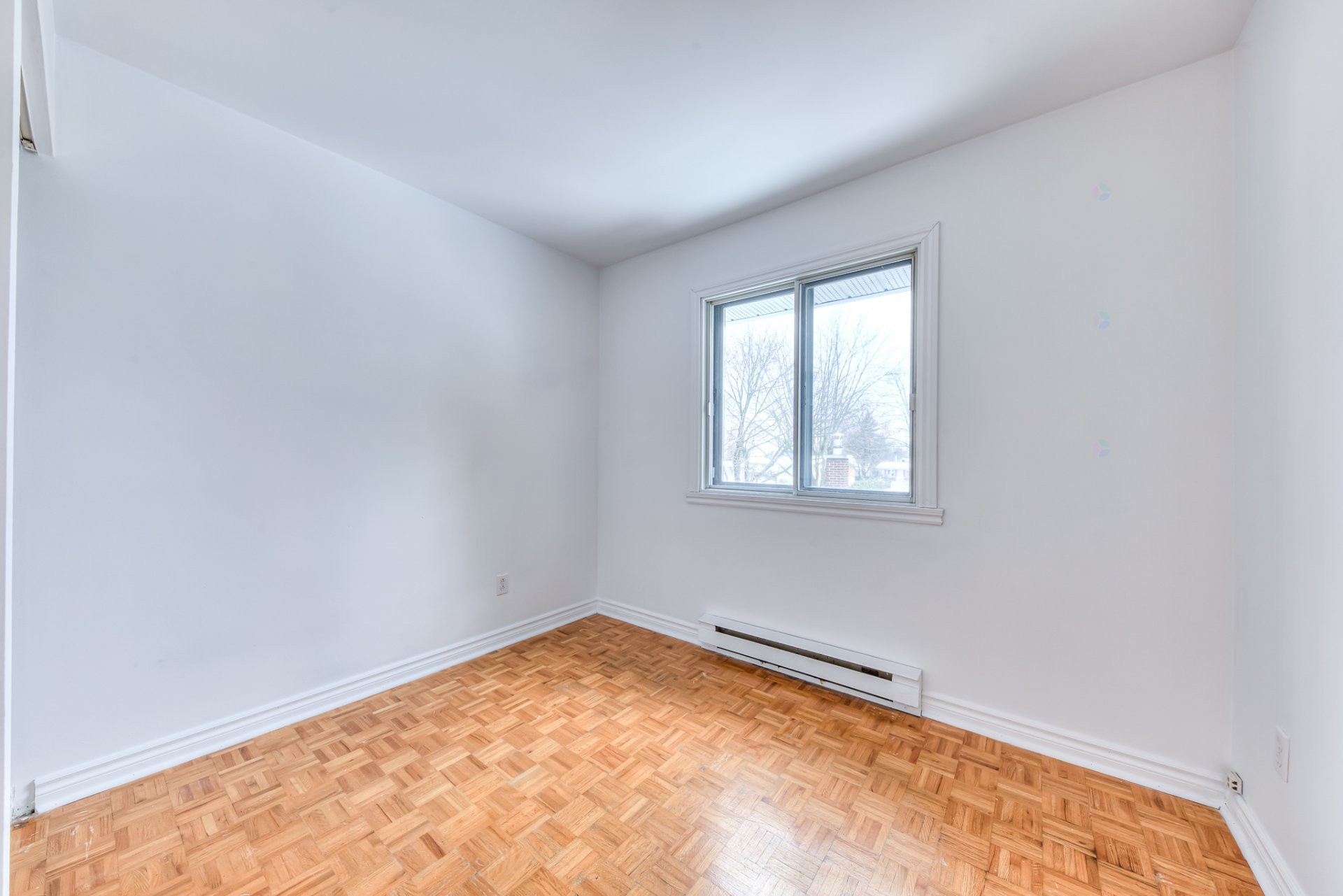 Chambre à coucher - 200 Rue De Manthet, Laval (Sainte-Rose), QC - Indoor Photo Showing Other Room