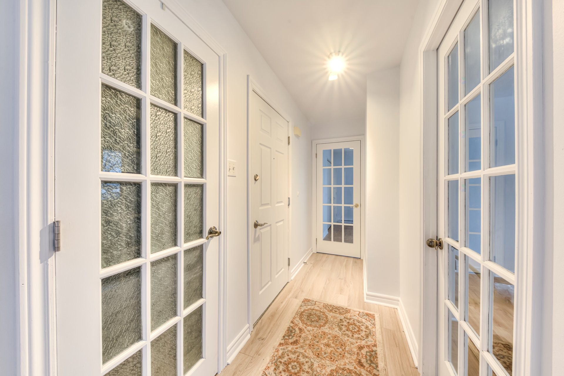 Hall d'entrée/Vestibule - 200 Rue De Manthet, Laval (Sainte-Rose), QC - Indoor Photo Showing Other Room