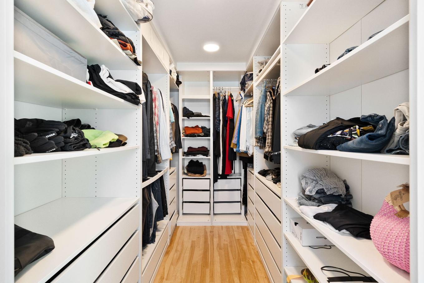 Walk-in closet - 4170 Av. De Kensington, Montréal (Côte-Des-Neiges/Notre-Dame-De-Grâce), QC - Indoor With Storage