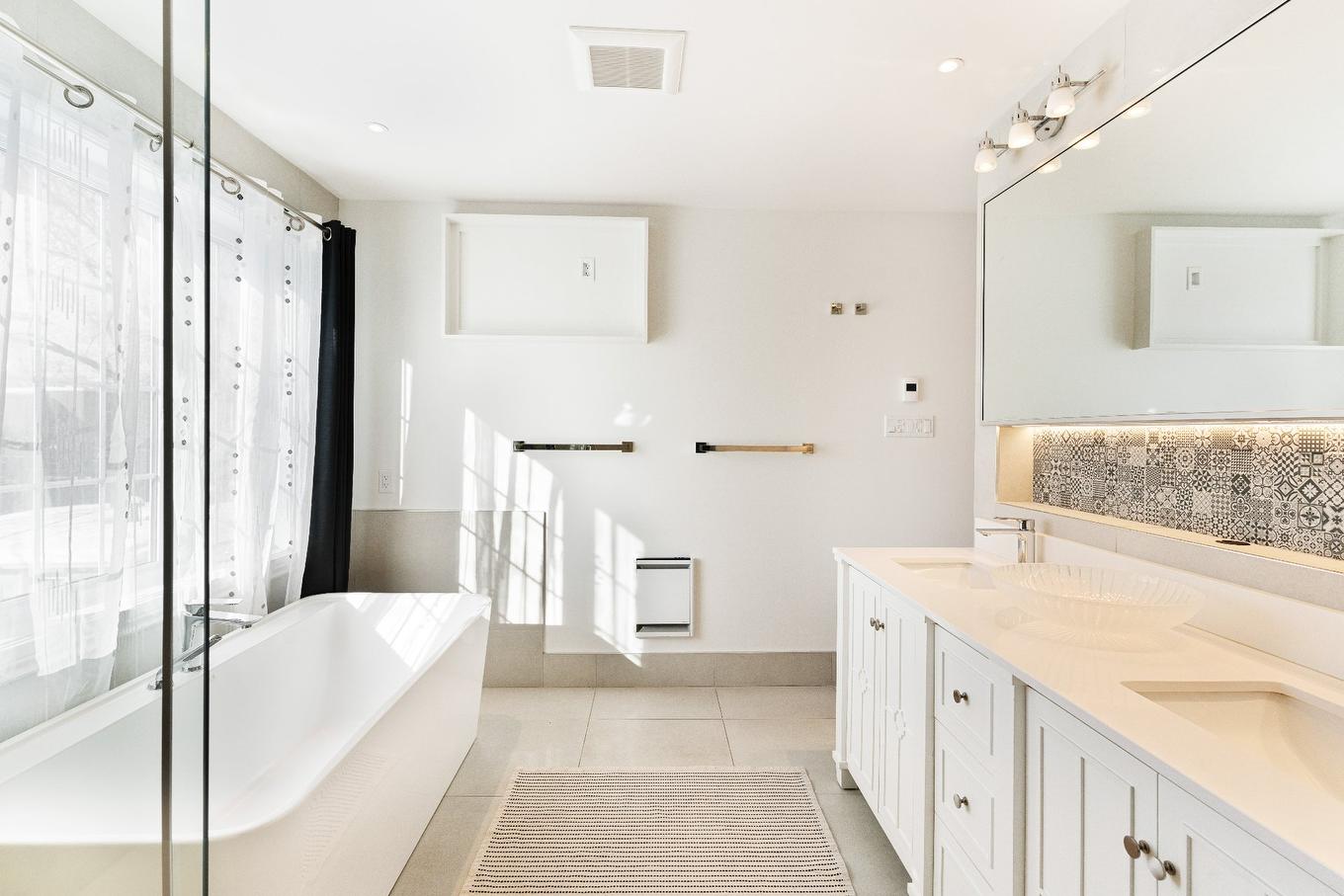 Bathroom - 4170 Av. De Kensington, Montréal (Côte-Des-Neiges/Notre-Dame-De-Grâce), QC - Indoor Photo Showing Bathroom