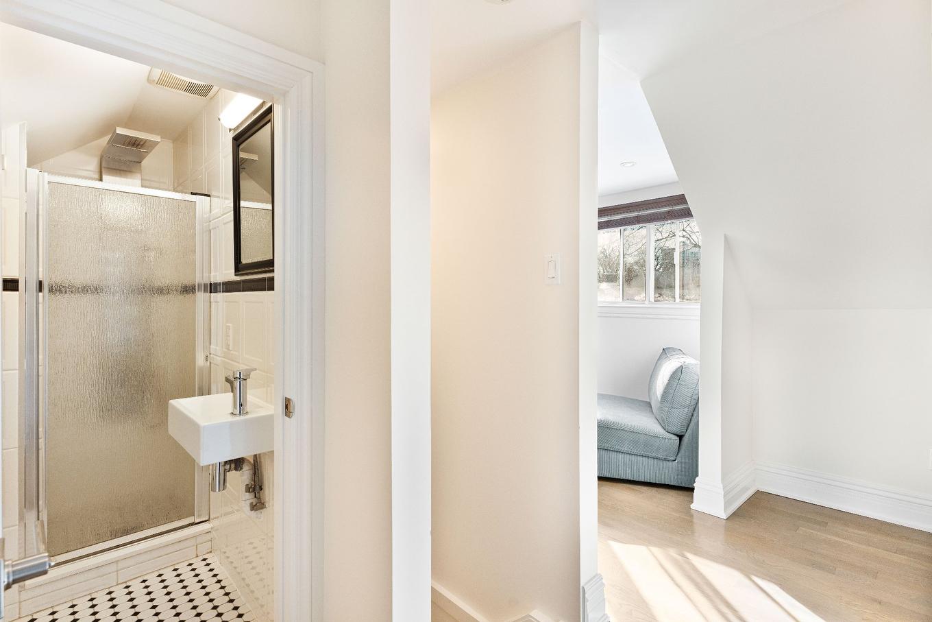 Bathroom - 4170 Av. De Kensington, Montréal (Côte-Des-Neiges/Notre-Dame-De-Grâce), QC - Indoor