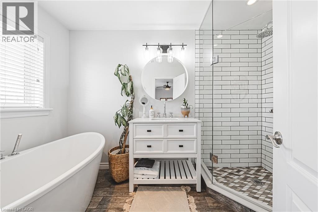 8 Matteo Trail, Hamilton, ON - Indoor Photo Showing Bathroom