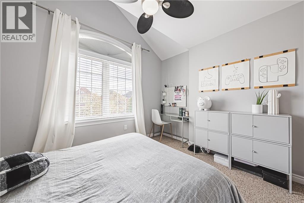 8 Matteo Trail, Hamilton, ON - Indoor Photo Showing Bedroom