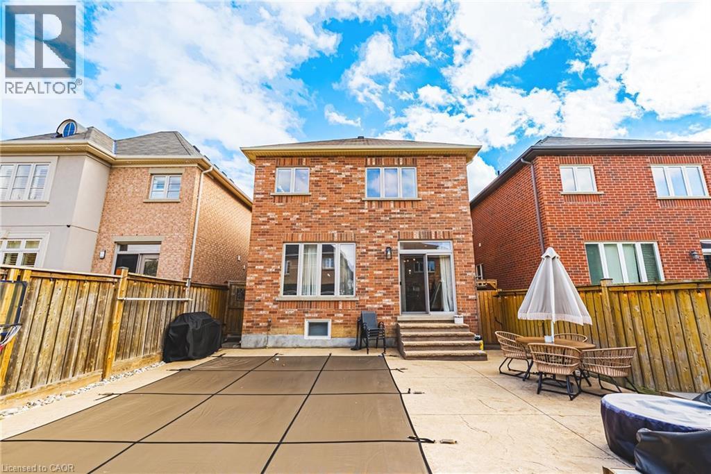 8 Matteo Trail, Hamilton, ON - Outdoor