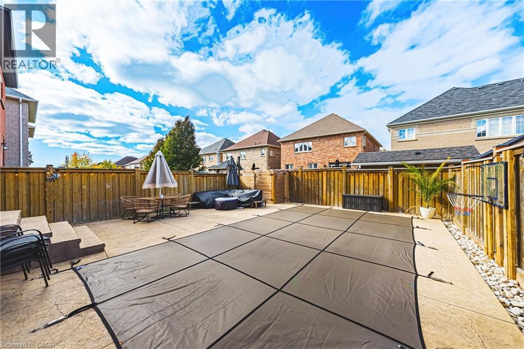 8 Matteo Trail, Hamilton, ON - Outdoor