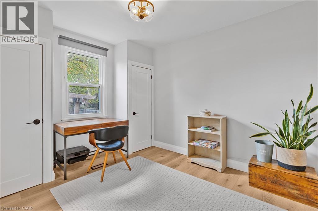 Office space with baseboards and light wood finished floors - 191 East 11Th Street, Hamilton, ON - Indoor