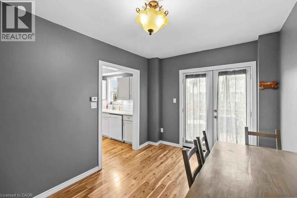 99 Robins Avenue, Hamilton, ON - Indoor Photo Showing Dining Room