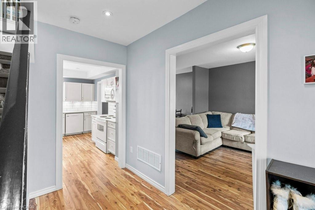 99 Robins Avenue, Hamilton, ON - Indoor