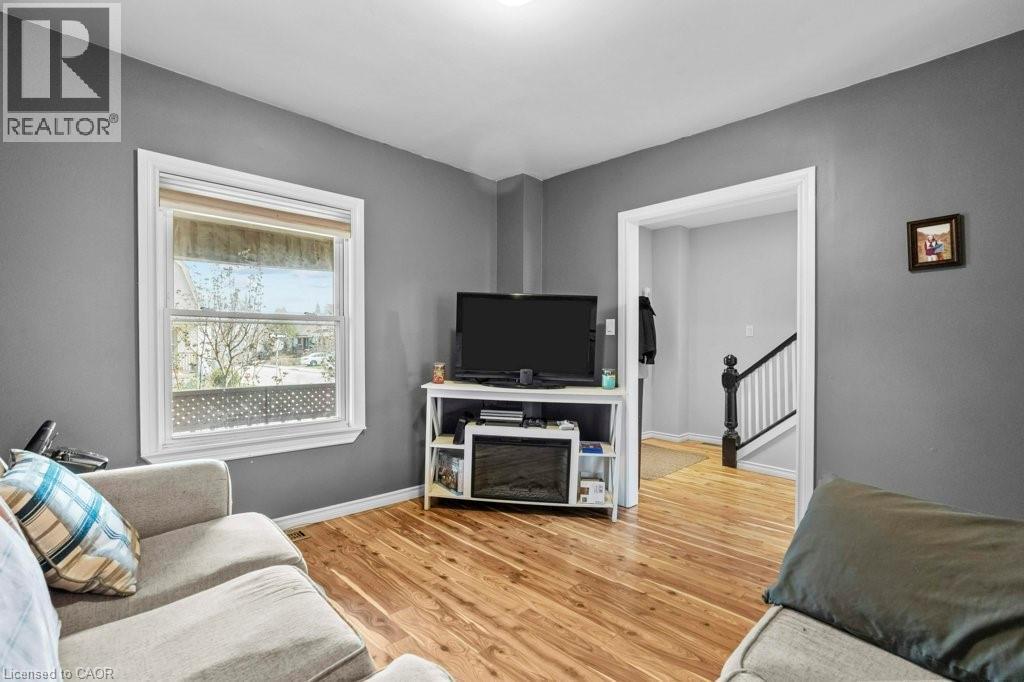 99 Robins Avenue, Hamilton, ON - Indoor