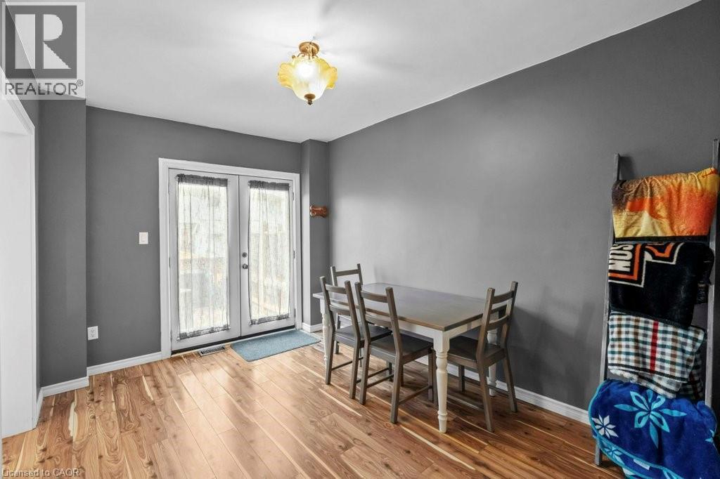 99 Robins Avenue, Hamilton, ON - Indoor Photo Showing Dining Room