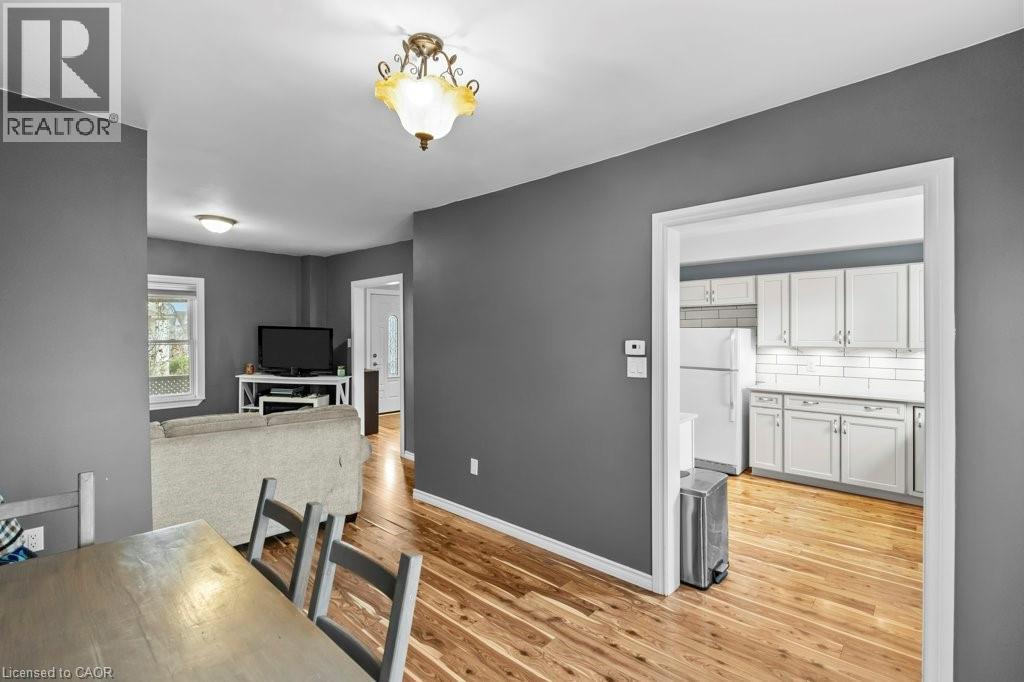 99 Robins Avenue, Hamilton, ON - Indoor Photo Showing Other Room