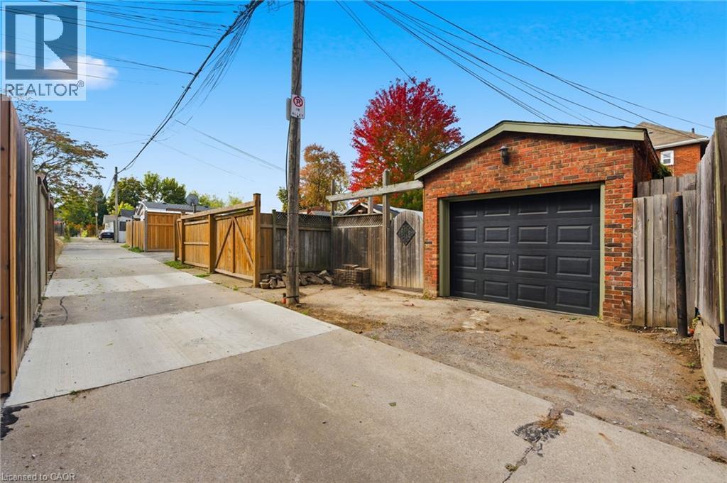 200 East Avenue N, Hamilton, ON - Outdoor