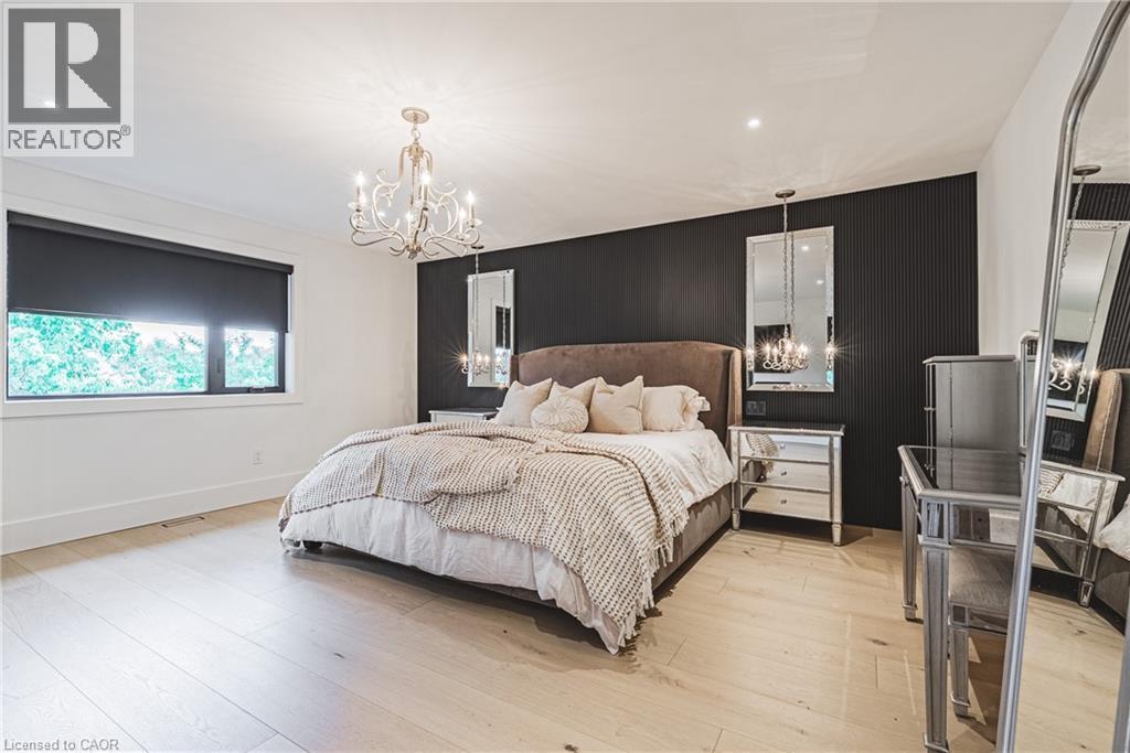 135 Eleanor Avenue, Hamilton, ON - Indoor Photo Showing Bedroom